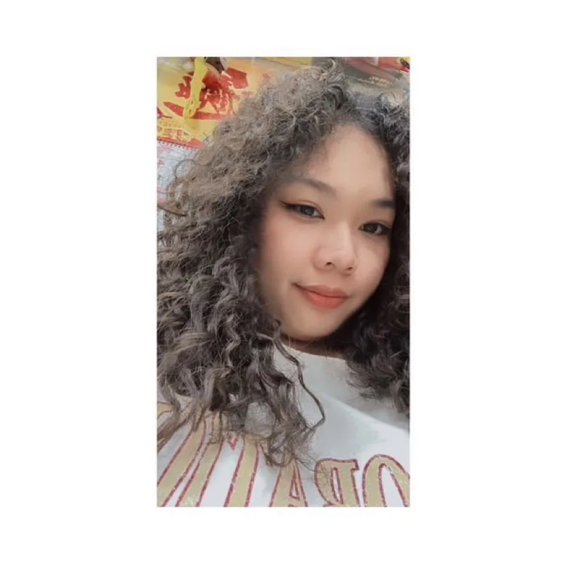 洛